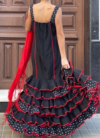 Traje flamenco negro con mantón T 3840