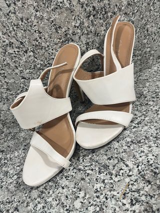 Zapatos de tacón blancos mujer.