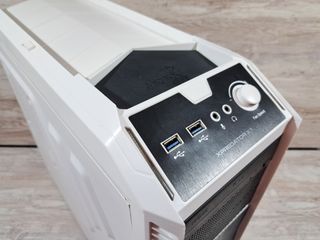 Carcasa ATX AeroCool XPREDATOR X1