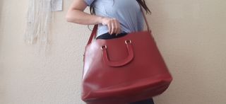 Bolso grande cuero sintético rojo maletin  portáti
