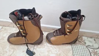 Botas de Snowboard Marrones y Doradas
