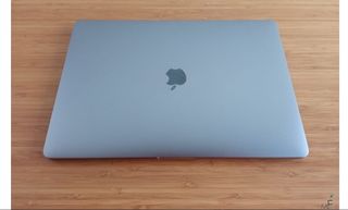 MacBook Pro Touch Bar 15 i7 2,2Ghz (6 núcleos)