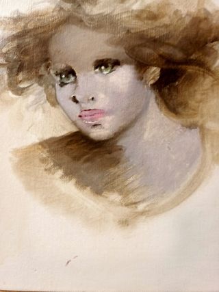 Quadro viso donna con cornice dorata