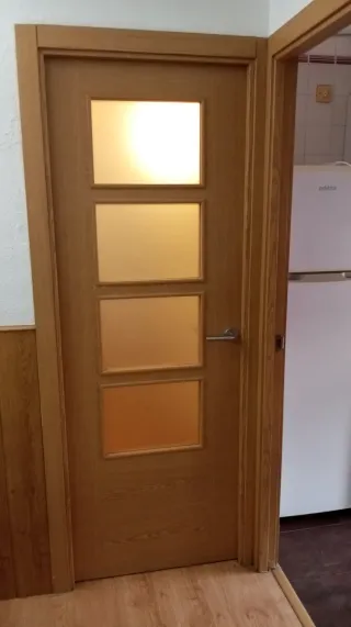 Puerta interior madera con cristales