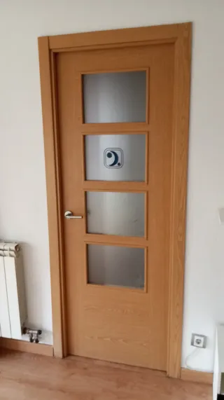 Puerta interior madera con cristales