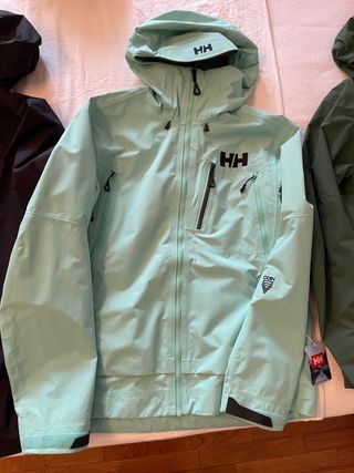 Chaqueta Helly Hansen Negra, Verde y Turquesa