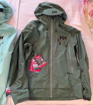 Chaqueta Helly Hansen Negra, Verde y Turquesa