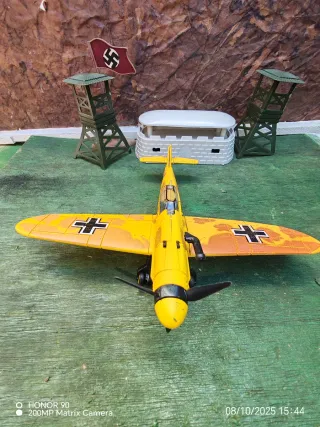 Modellino Aereo Militare Giallo