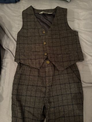 Traje de vestir niño gris a cuadros talla 4-5 