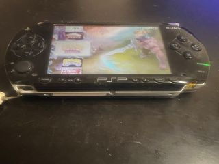 PSP Sony nera con molti giochi