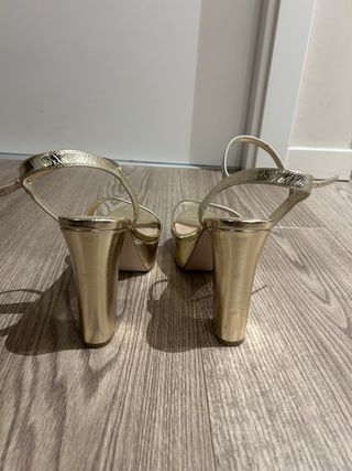 Sandalias doradas tacón plataforma talla 39