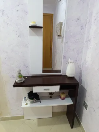 Recibidor moderno madera y blanco