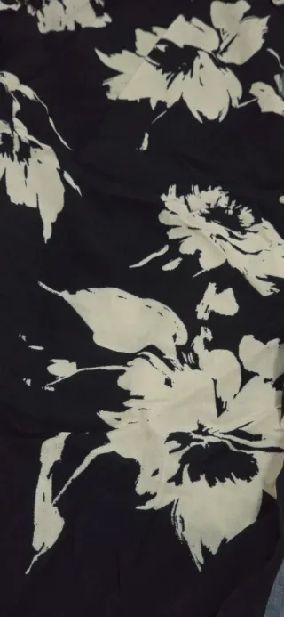 Camisa Zara Estampado de Flores Negra y Blanca