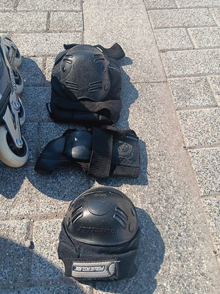 Patines en línea con casco y protecciones