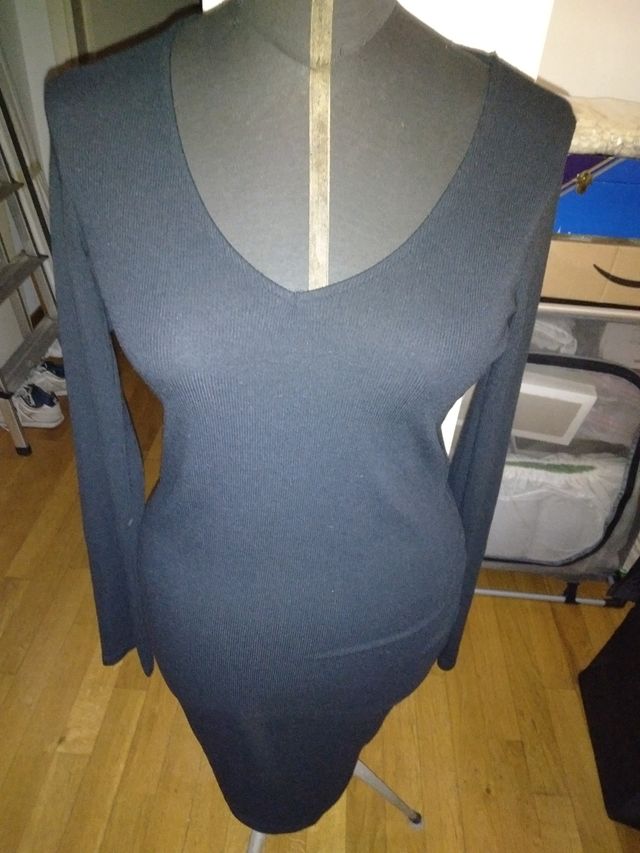 Abito nero, décolleté nere e borsetta