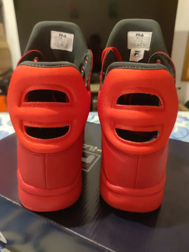 FILA Cage Mid Rojas - Talla 45 - Nuevas