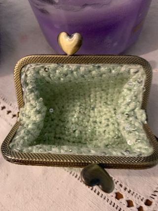 Portamonete uncinetto fatto a mano con paillettes
