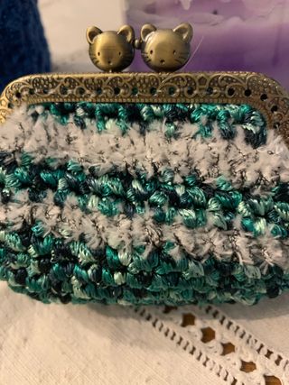 Portamonete uncinetto con chiusura a gatto