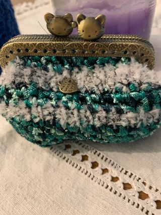 Portamonete uncinetto con chiusura a gatto