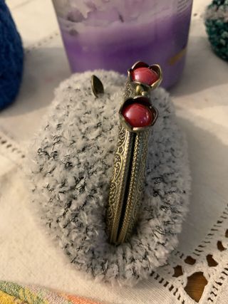 Portamonete handmade grigio in ciniglia con fiori