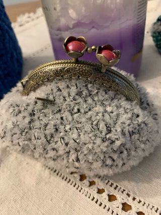 Portamonete handmade grigio in ciniglia con fiori