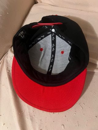 Cappellino Young Money nero e rosso streetwear