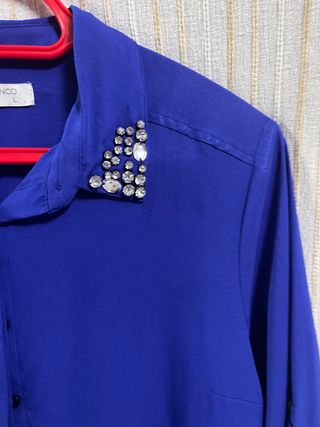 Camisa azul con pedrería talla L