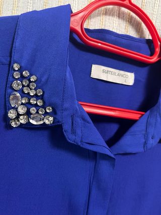 Camisa azul con pedrería talla L