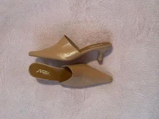 Zapatos de tacón beige