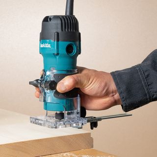 Fresadora de cantos Makita