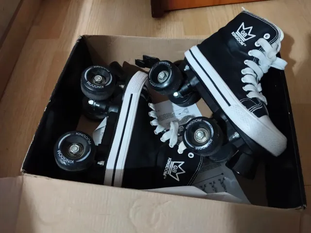 Patines de ruedas altos negros GB Kingdom