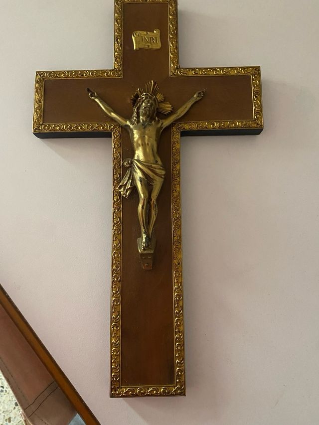 Crucifijo antiguo dorado