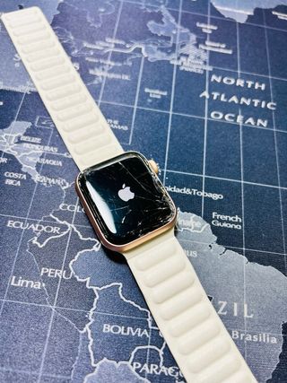 Apple Watch Series 4 40mm Oro con Pantalla Rota
