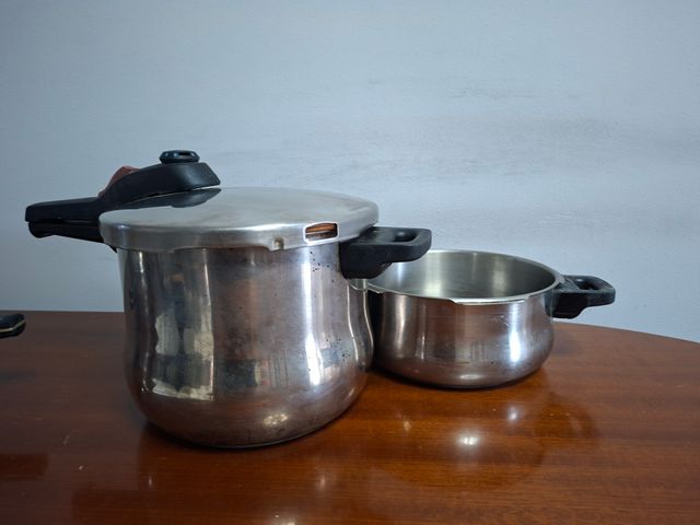 Olla a presión metálica y plástica