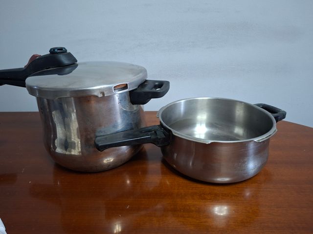 Olla a presión metálica y plástica