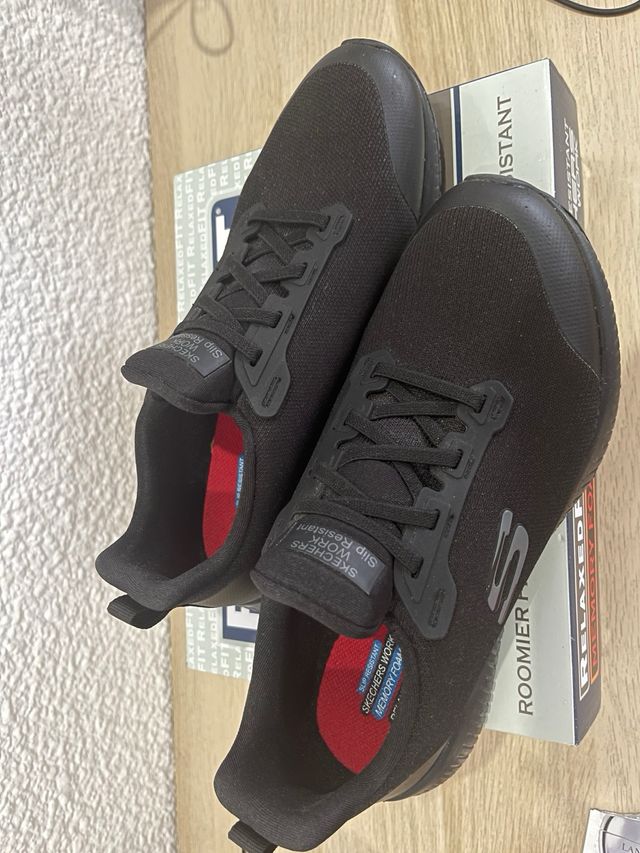 Zapatillas Skechers Negras Relaxed Fit