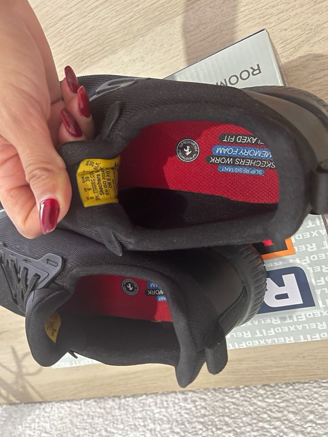 Zapatillas Skechers Negras Relaxed Fit