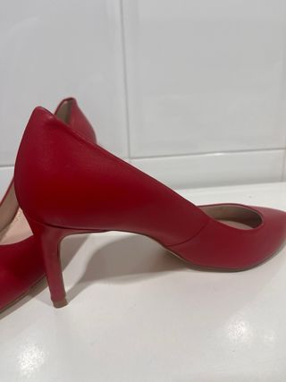 Zapatos de tacón Zara Stilettos Rojos
