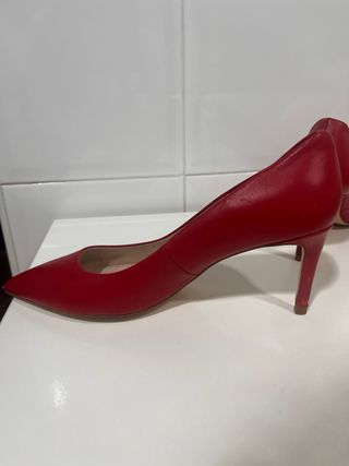 Zapatos de tacón Zara Stilettos Rojos