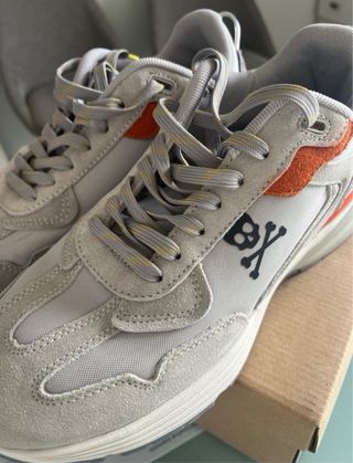 Zapatillas Scalpers grises y naranjas