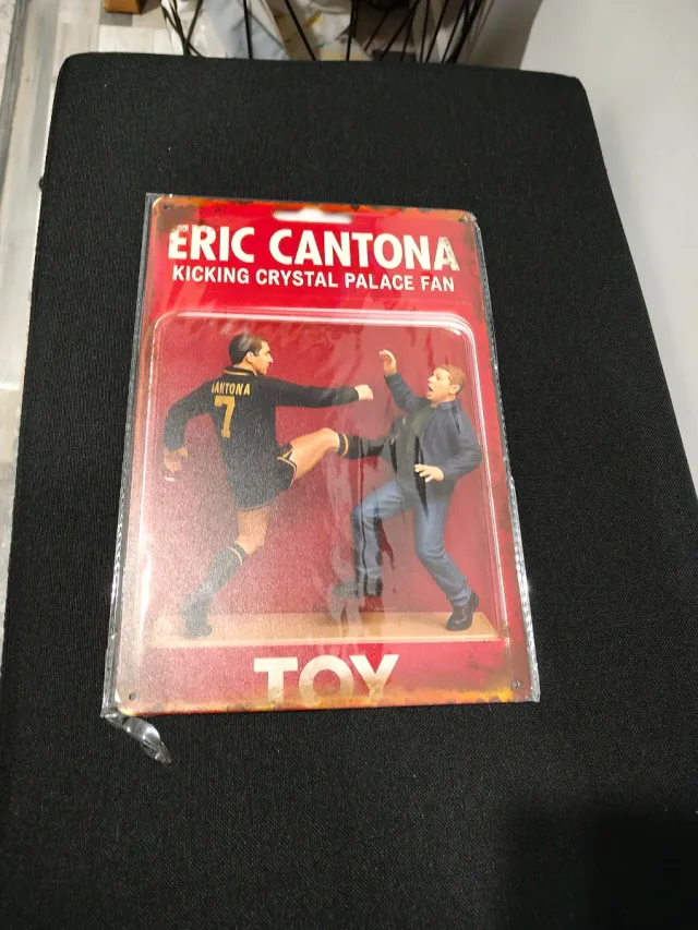 Letrero Metálico Eric Cantona Kicking