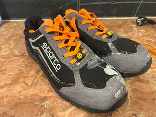 Zapatos de seguridad Sparco negros y naranjas