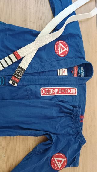 Kimono Gracie Barra Azul 
Talla Y3
