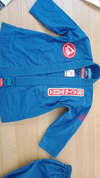 Kimono Gracie Barra Azul 
Talla Y3
