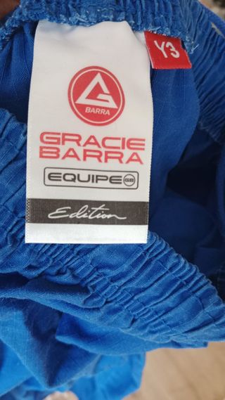 Kimono Gracie Barra Azul 
Talla Y3
