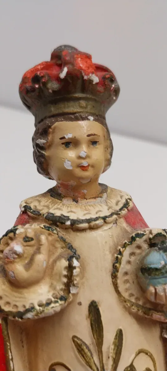 Niño de Praga figura religiosa