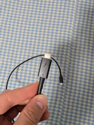 Cable Thunderbolt 4 Negro