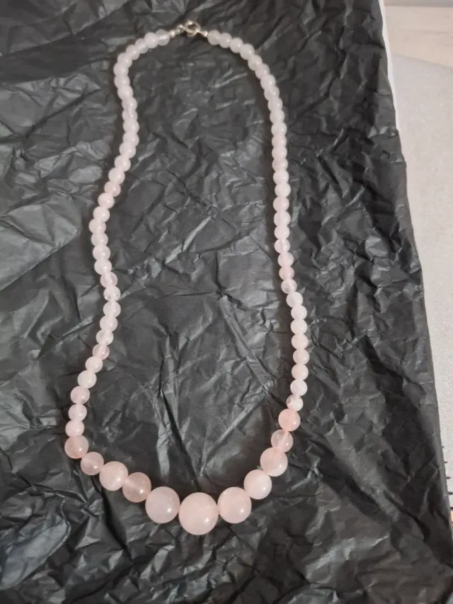 Collar de perlas de agua dulce rosa
Quartz 