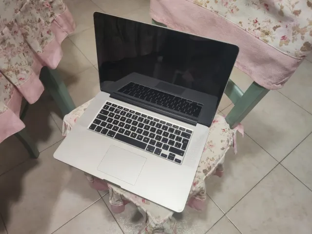 MacBook Pro Retina 15 i7 16GB RAM 256GB SSD