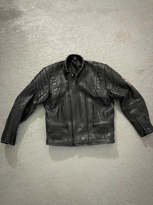 Chaqueta de cuero para moto con parche